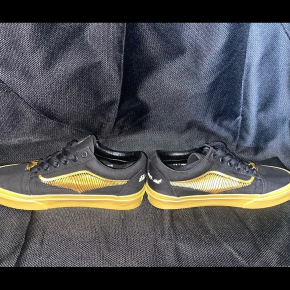 Vans - Picture 3 of 7